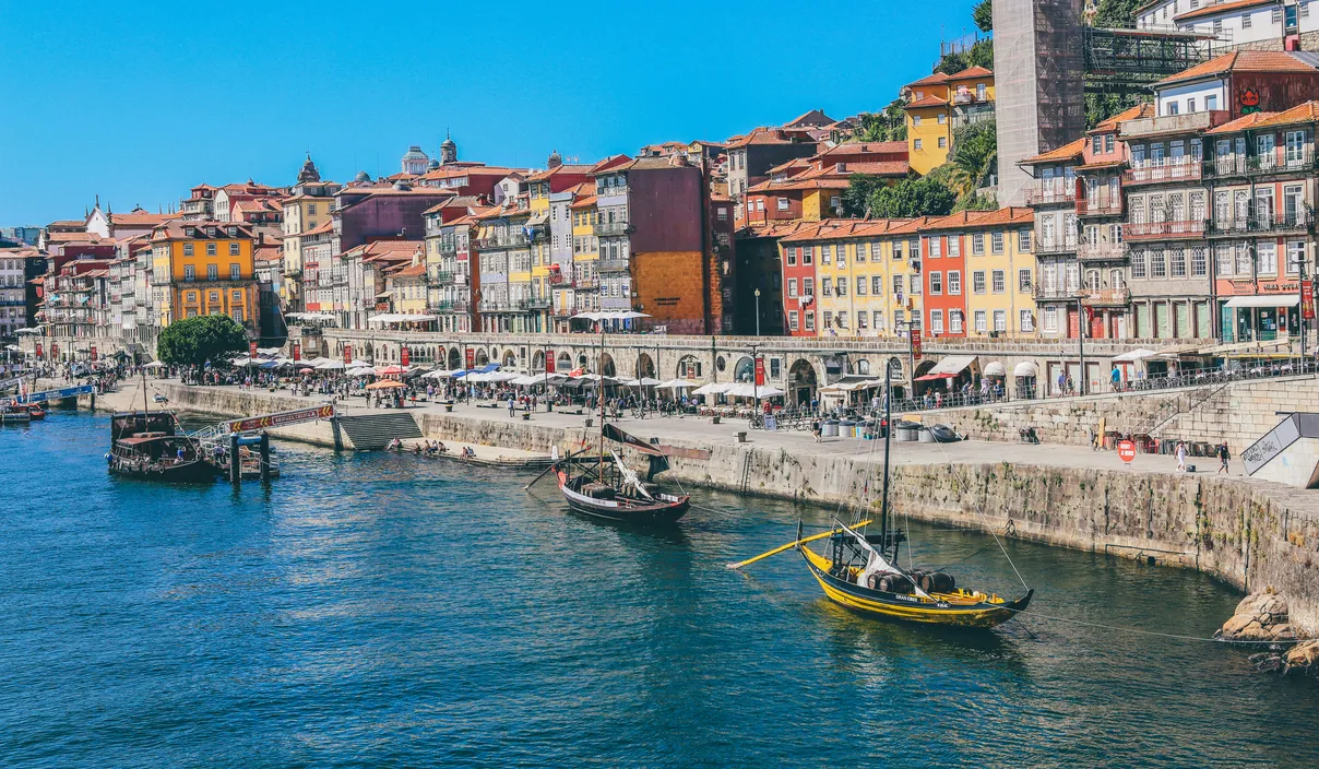 Ile zarabia się w Portugalii?
